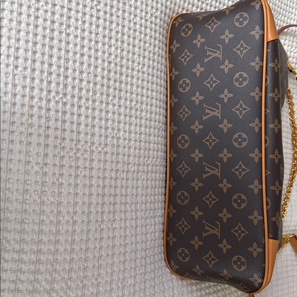 Fashion Shoulder Bag with Tan Accents and beautiful gold hardware - Picture 6 of 9